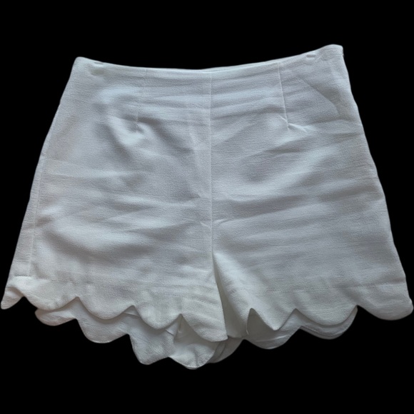 Monteau Pants - Monteau white crepe scalloped shorts